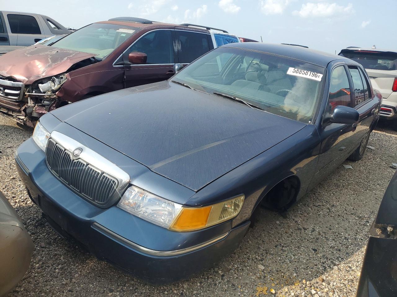 1998 Mercury Grand Marquis GS, VIN 2MEFM74W2WX616572 — Front end