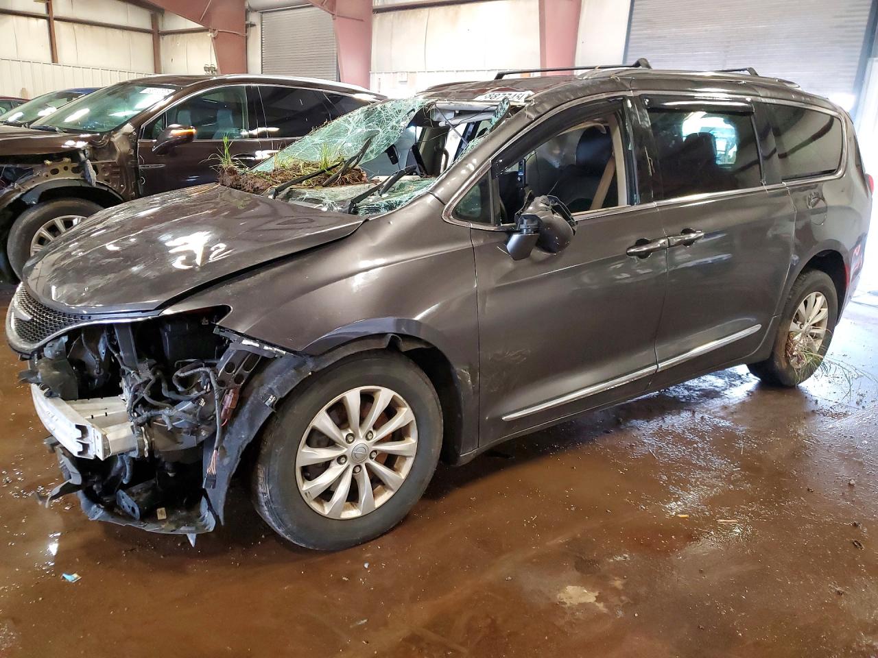 2019 Chrysler Pacifica Touring L, VIN 2C4RC1BG4KR650392 — Rollover