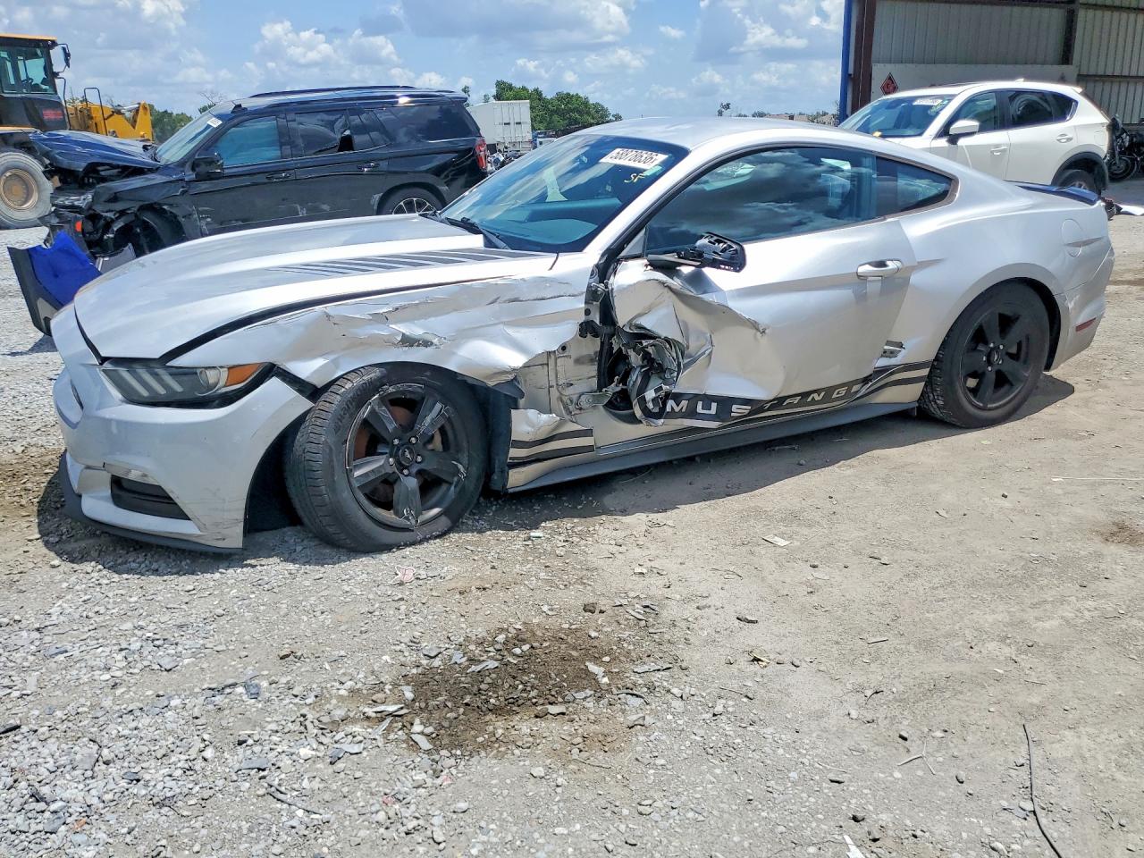 2016 Ford Mustang V6, VIN 1FA6P8AMXG5265324 — Side