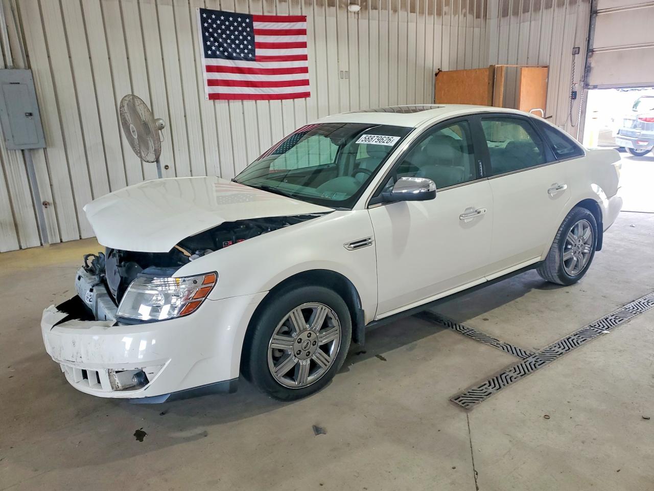 2009 Ford Taurus Limited, VIN 1FAHP28W19G107328 — Front end