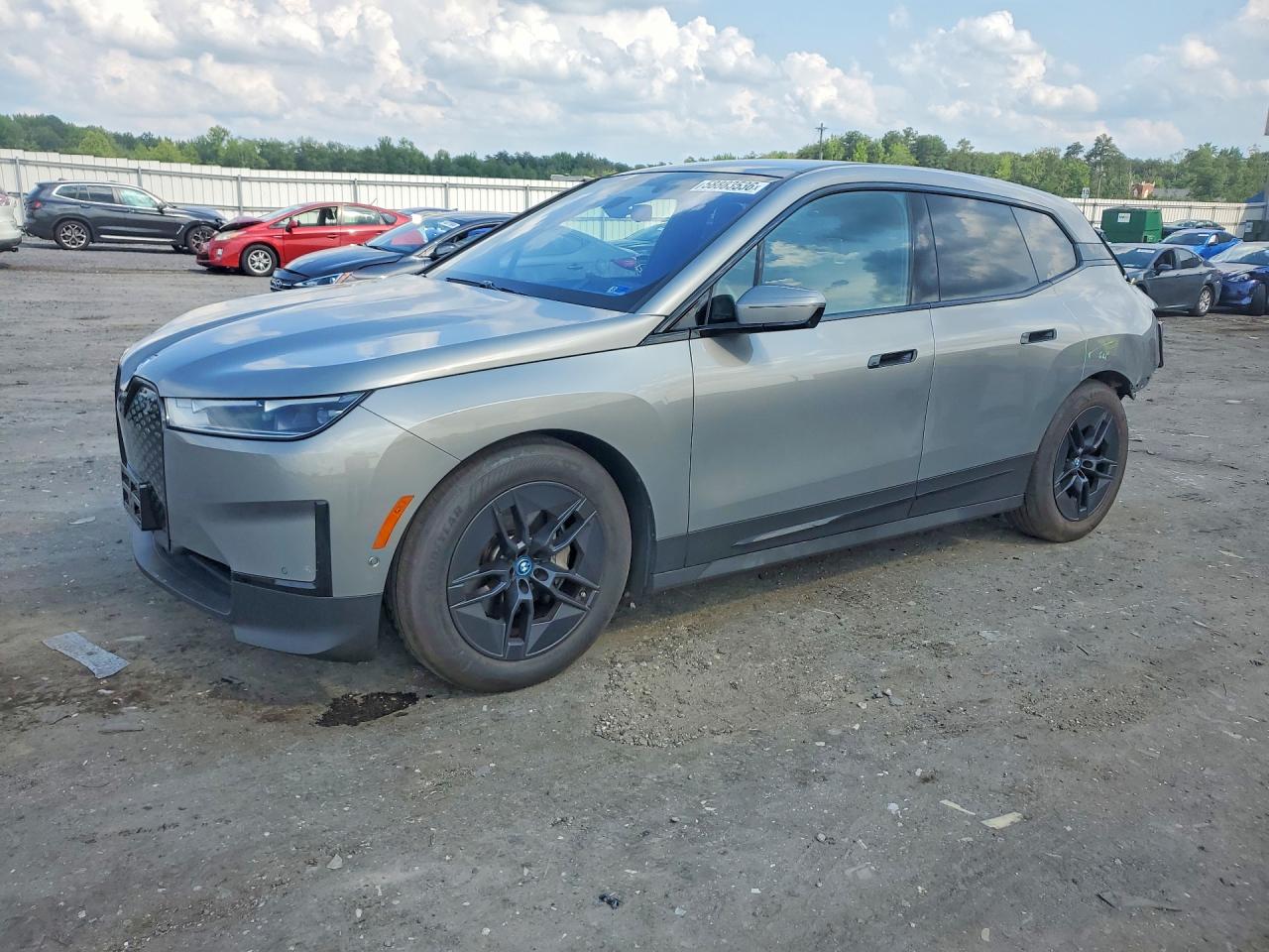 2023 BMW iX xDrive50, VIN WB523CF04PCM48299 — Зад