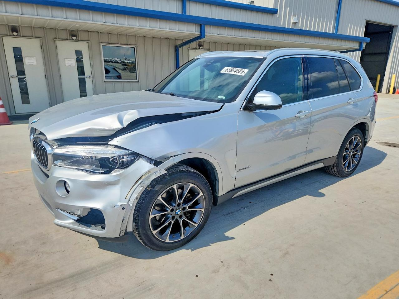 2018 BMW X5 xDrive35i, VIN 5UXKR0C50J0X91524 — Front end