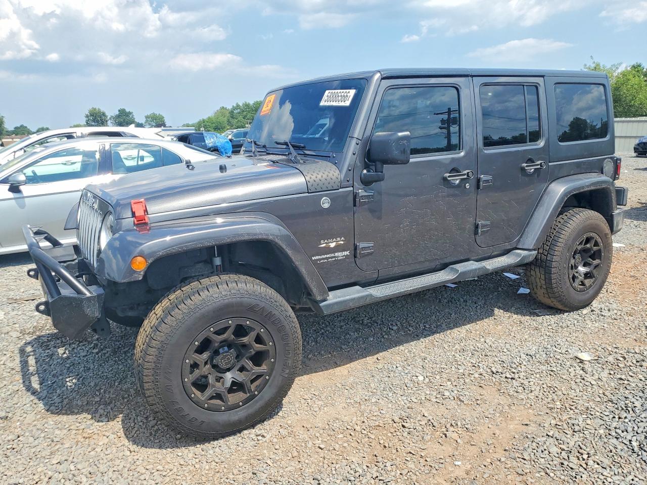 2018 Jeep Wrangler Unlimited Sahara, VIN 1C4HJWEG5JL801872 — Minor dents and scratches