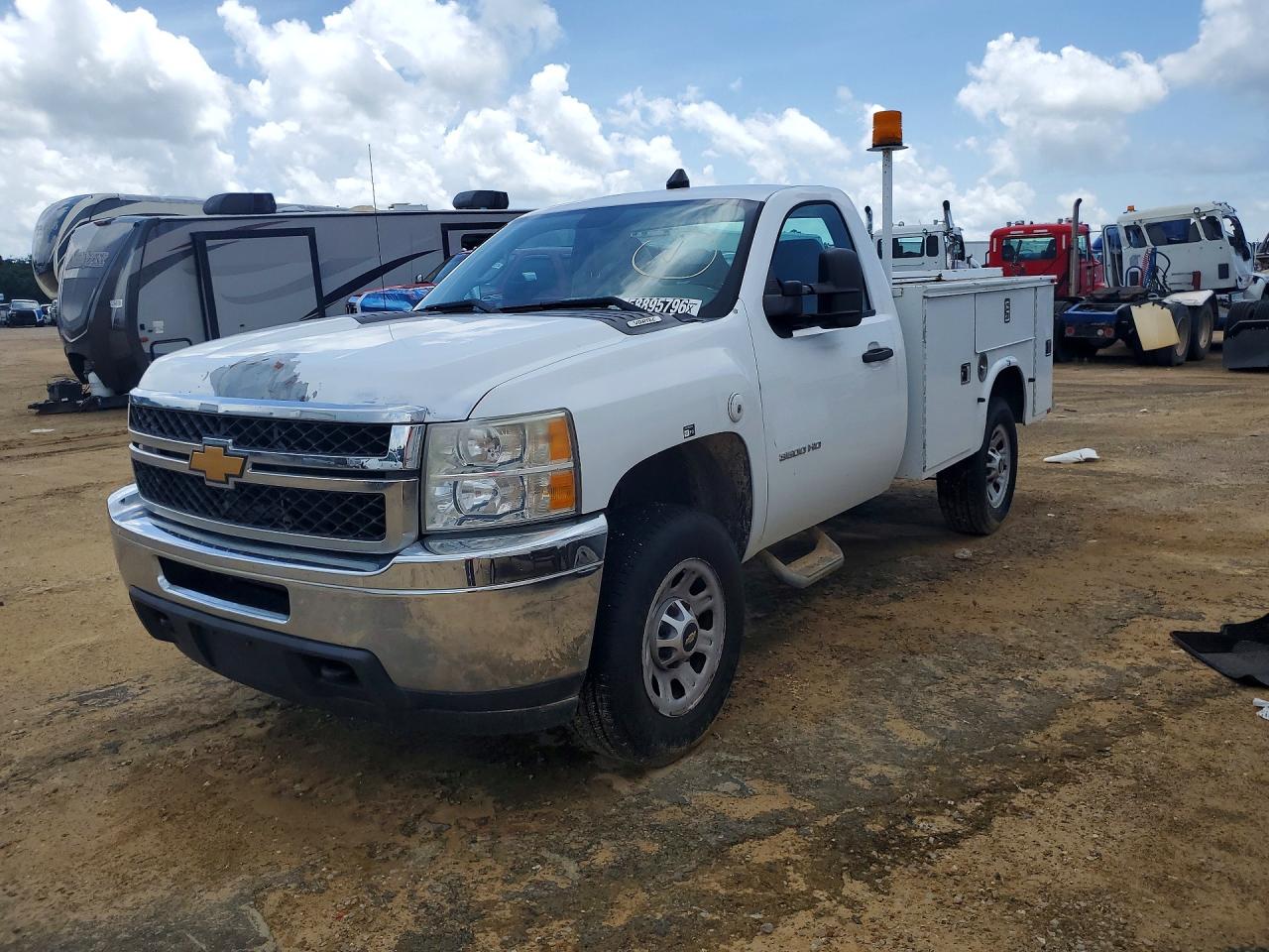 2013 Chevrolet Silverado 3500HD Work Truck, VIN 1GB3CZCG4DF230553 — Front end
