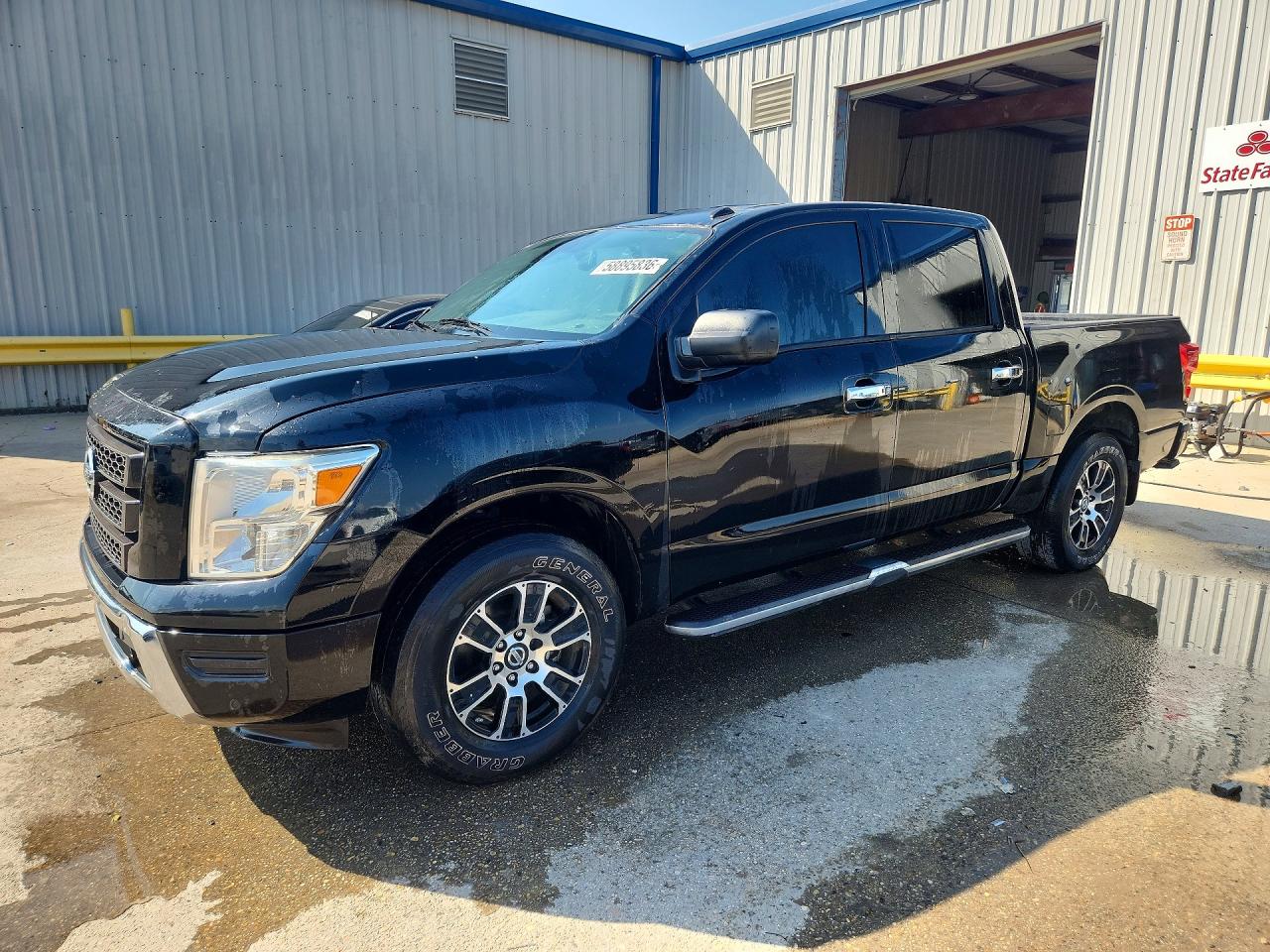 2021 Nissan Titan SV, VIN 1N6AA1EF5MN526571 — Engine fire