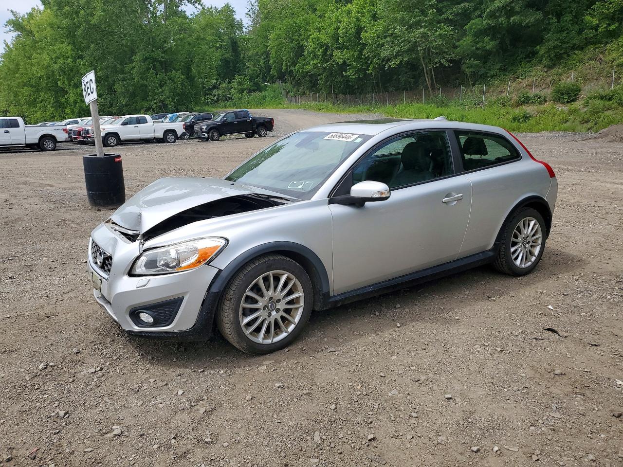 2012 Volvo C30, VIN YV1672MK4C2275290 — Front end