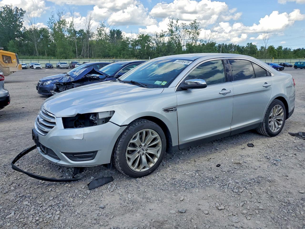 2016 Ford Taurus Limited, VIN 1FAHP2F85GG103638 — Перед