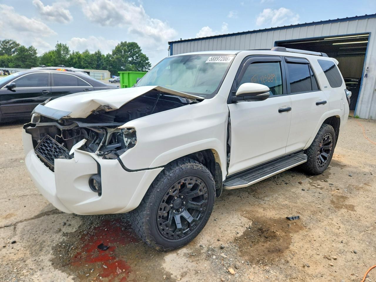 2019 Toyota 4Runner SR5 Premium, VIN JTEBU5JR3K5673888 — Front end
