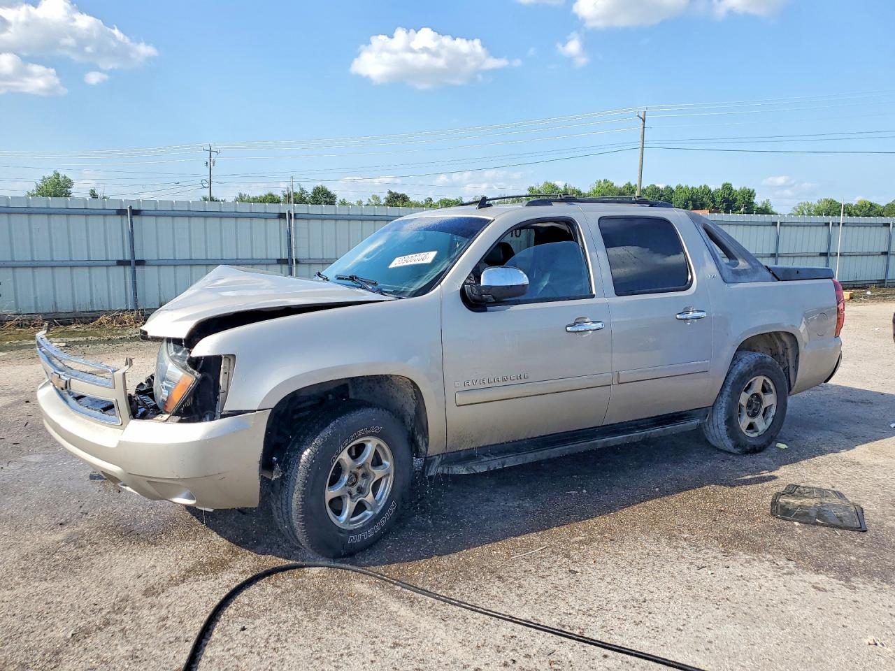 2008 Chevrolet Avalanche 1LT, VIN 3GNFK12388G243975 — Front end
