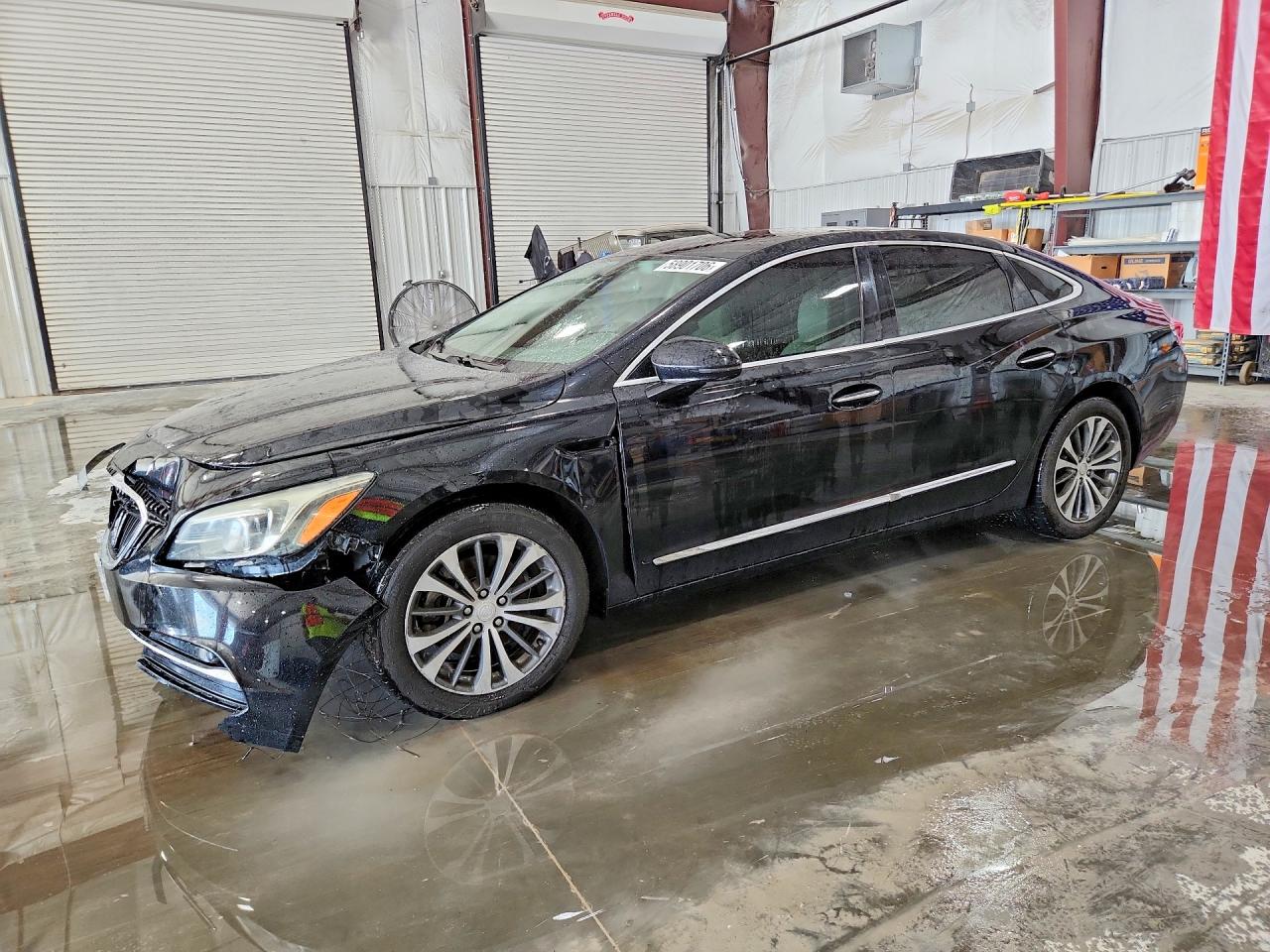2017 Buick LaCrosse Essence, VIN 1G4ZP5SS8HU211641 — Перед