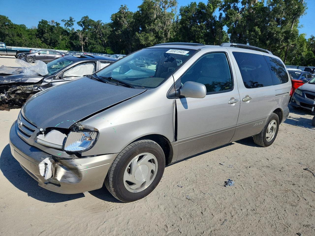 2001 Toyota Sienna LE, VIN 4T3ZF13C41U376537 — Front end