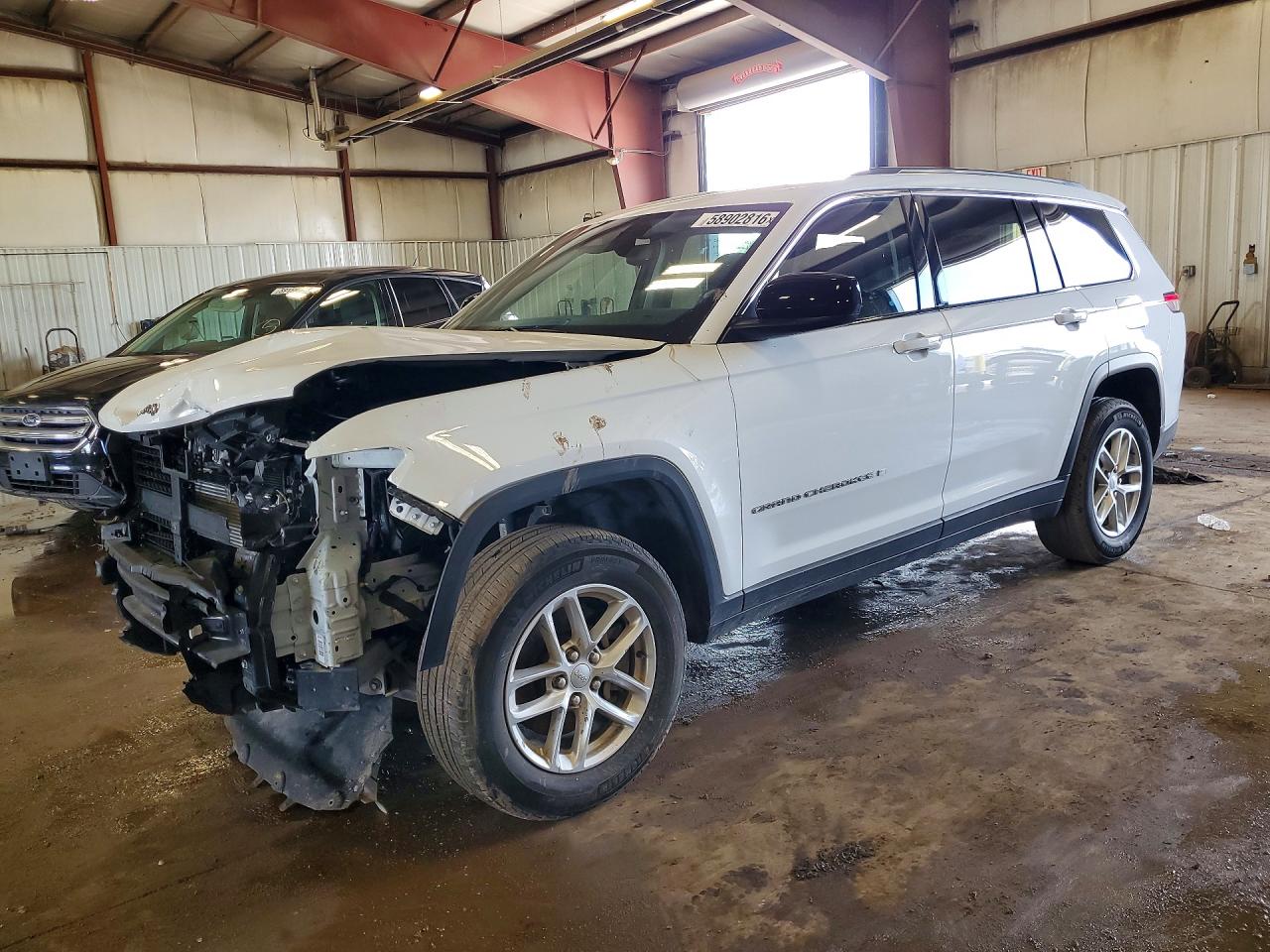 2023 Jeep Grand Cherokee Laredo, VIN 1C4RJKAG8P8790235 — Front end