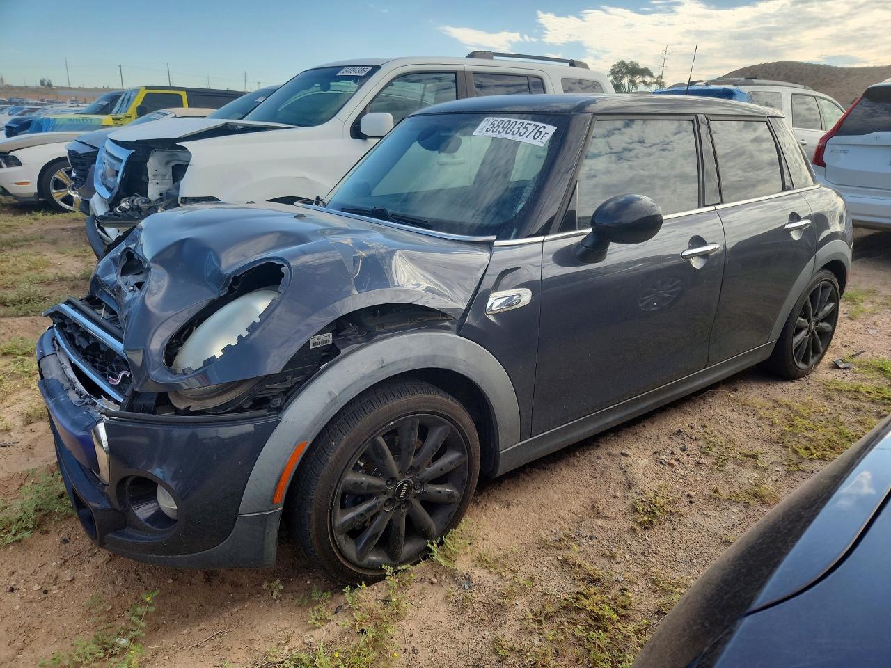 2015 MINI Hardtop 4 Door S, VIN WMWXU3C53F2B59670 — Front end