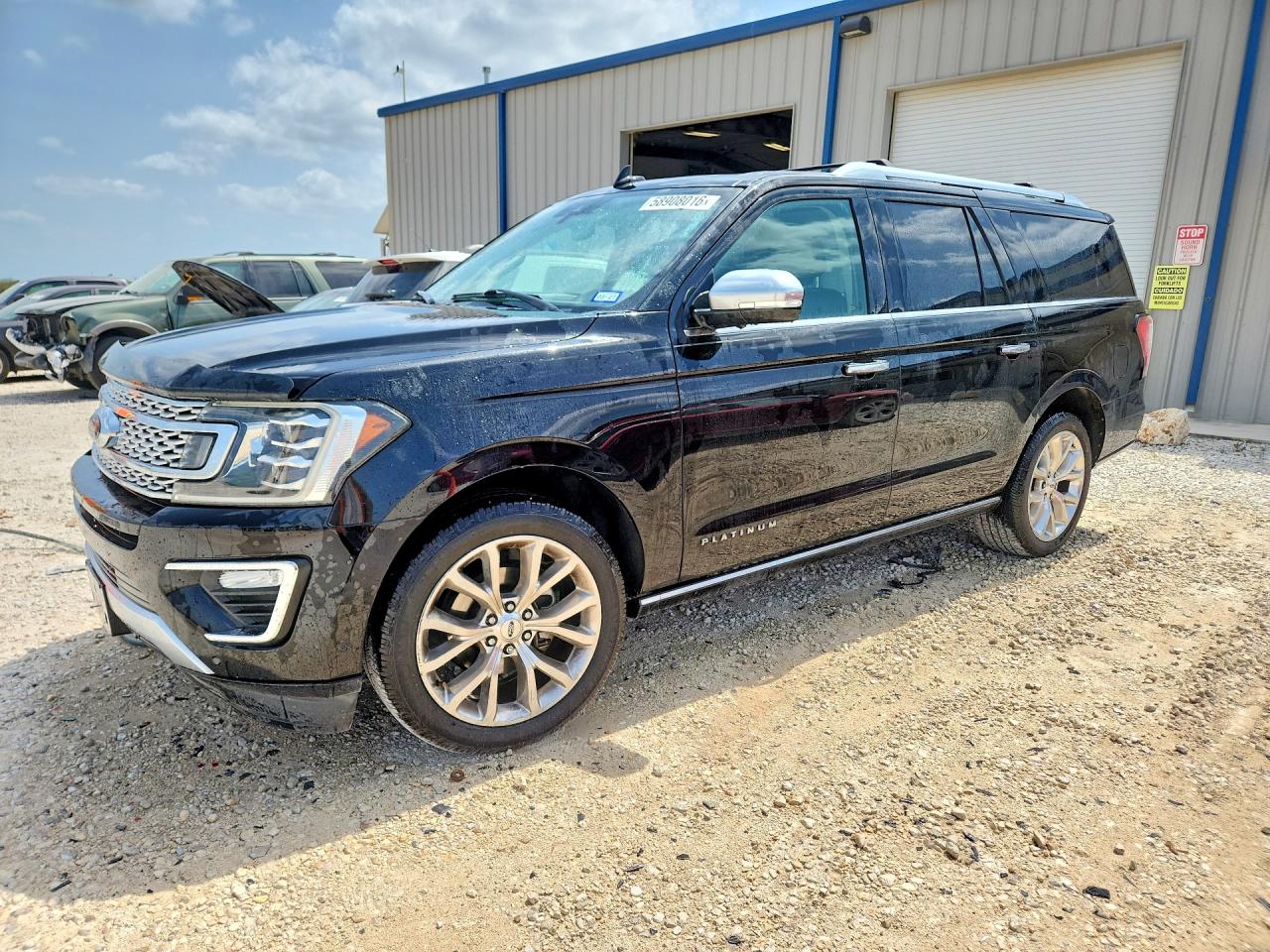 2018 Ford Expedition Max Platinum, VIN 1FMJK1LT1JEA44261 — Minor dents and scratches