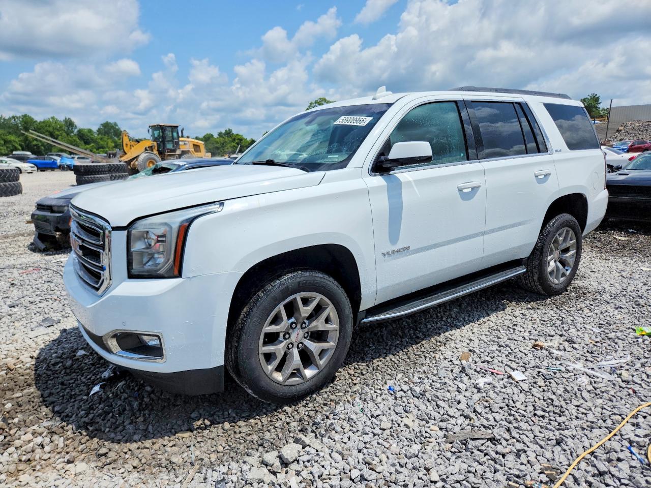 2018 GMC Yukon SLE, VIN 1GKS2AKC2JR116530 — Перед