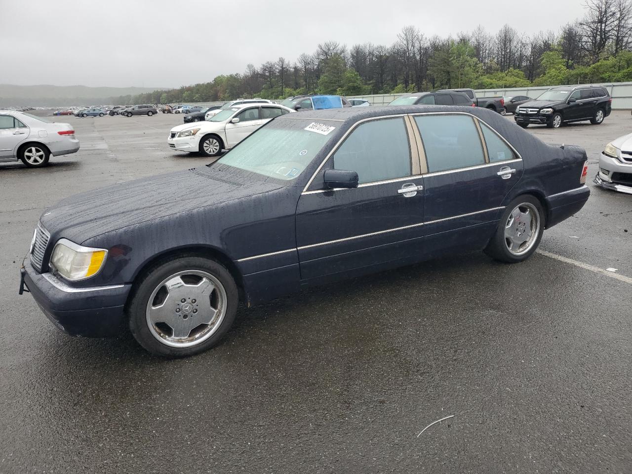 1999 Mercedes-Benz S 320/430/500, VIN WDBGA33G3XA411806 — Minor dents and scratches