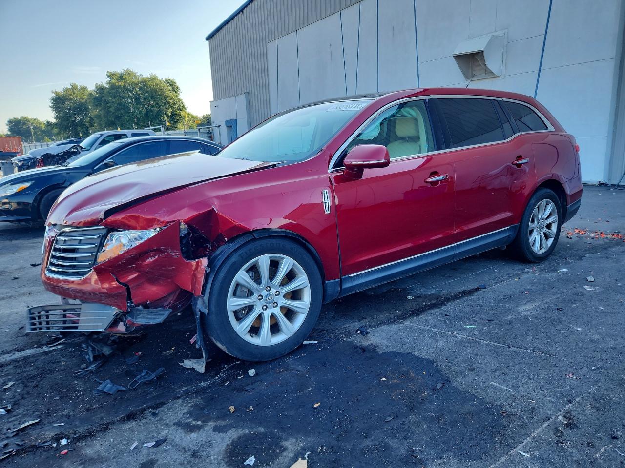 2017 Lincoln MKT Elite, VIN 2LMHJ5AT6HBL00772 — Перед