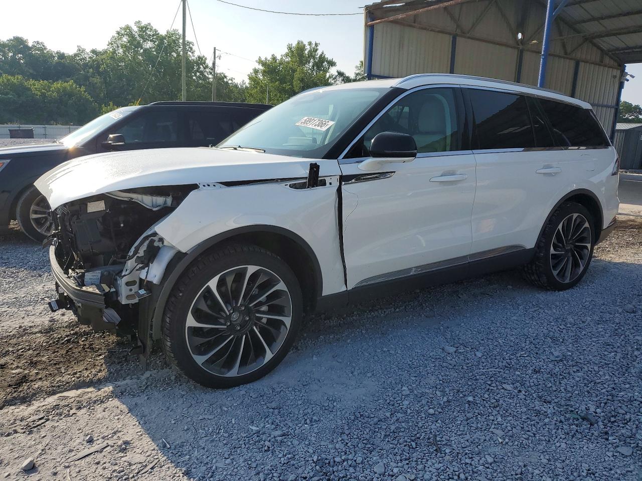 2026 Lincoln Aviator Reserve, VIN 5LM5J7XC5TGL07101 — Перед