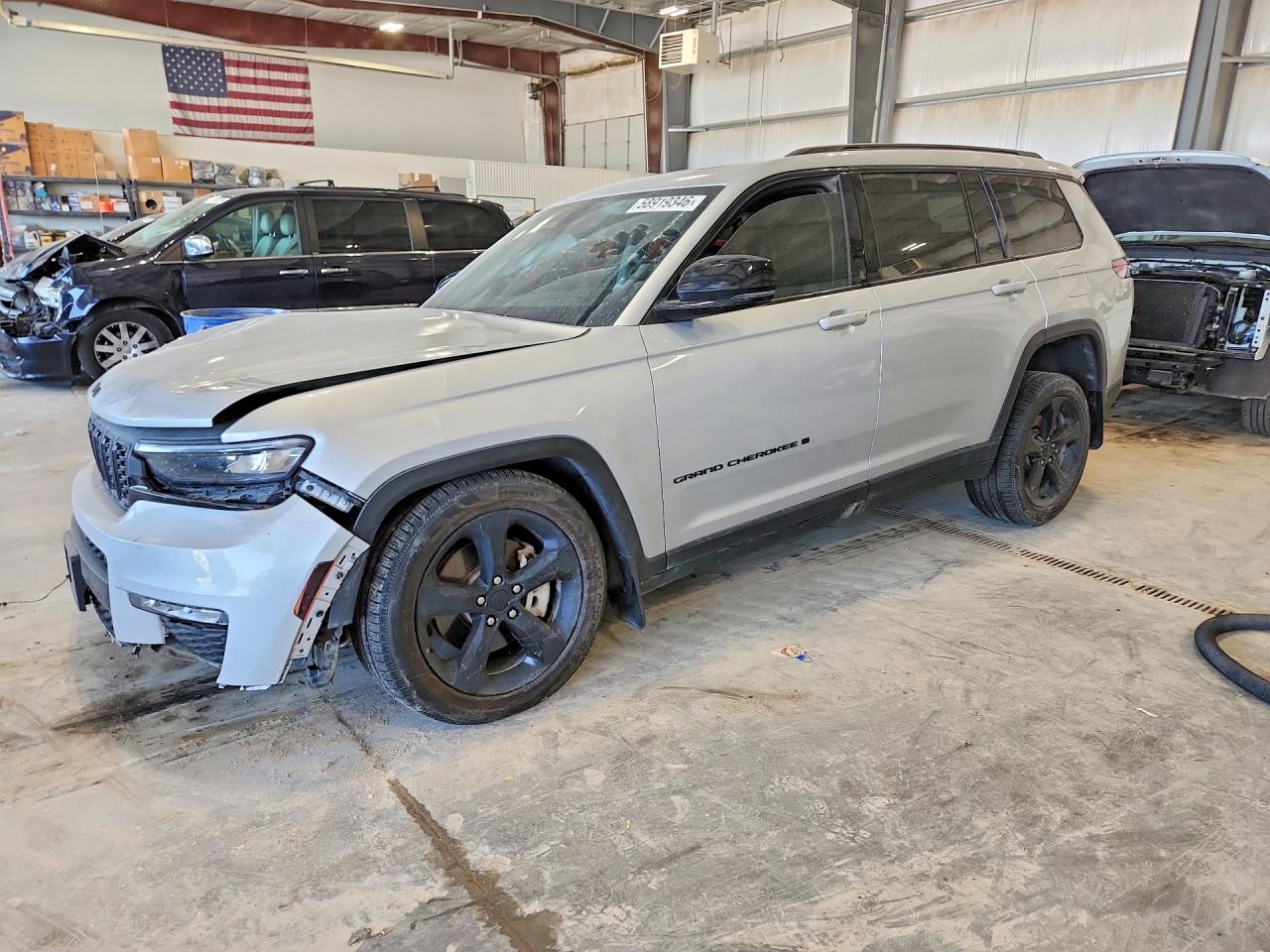 2022 Jeep Grand Cherokee Limited, VIN 1C4RJKBG0N8564458 — Перед
