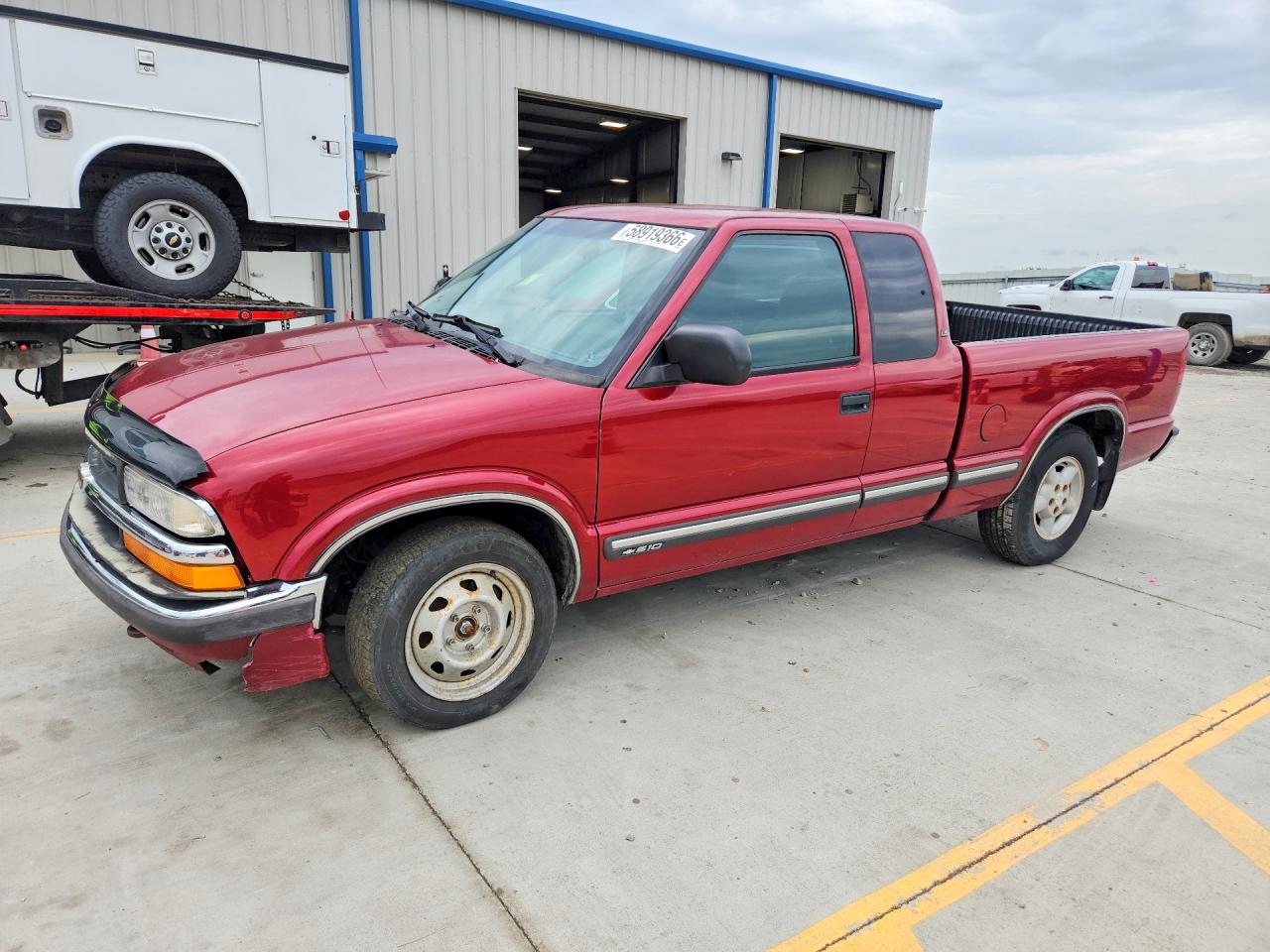 2001 Chevrolet S-10 LS, VIN 1GCDT19W218112579 — Undercarriage