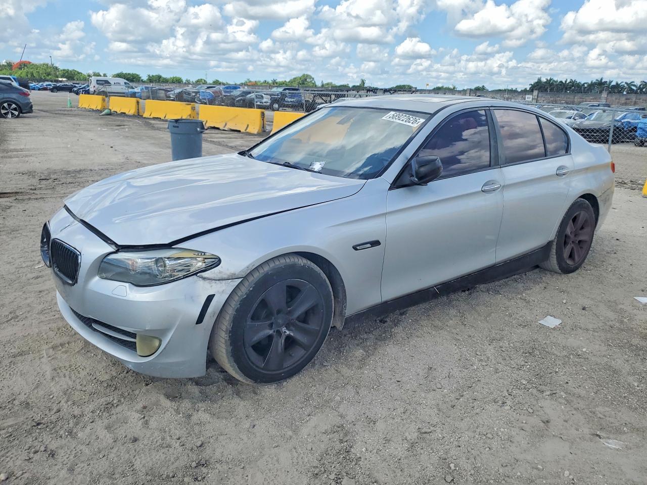 2011 BMW 5 Series 528i, VIN WBAFR1C58BDS36563 — Front end
