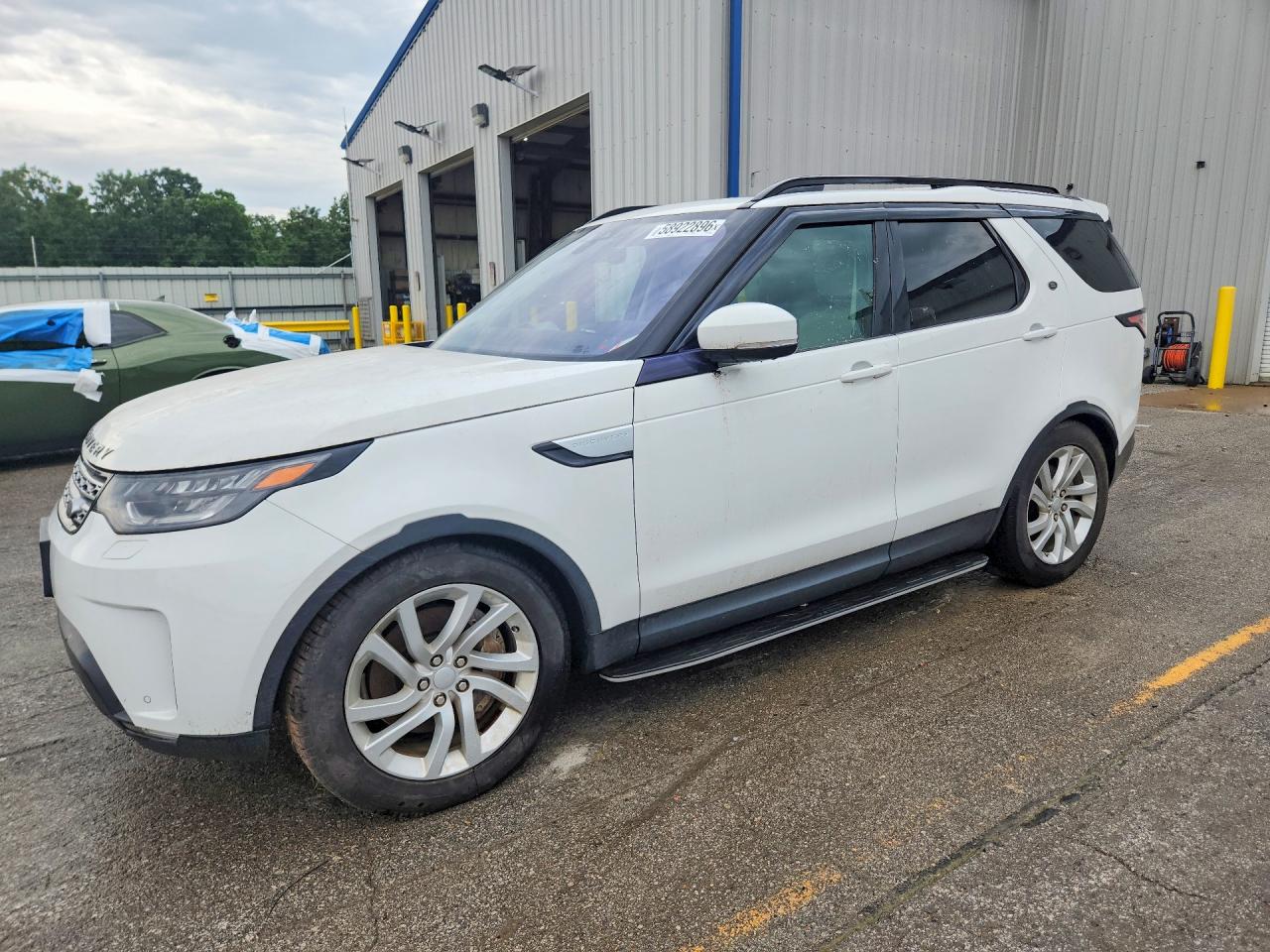 2018 Land Rover Discovery HSE, VIN SALRR2RV1JA052460 — Minor dents and scratches