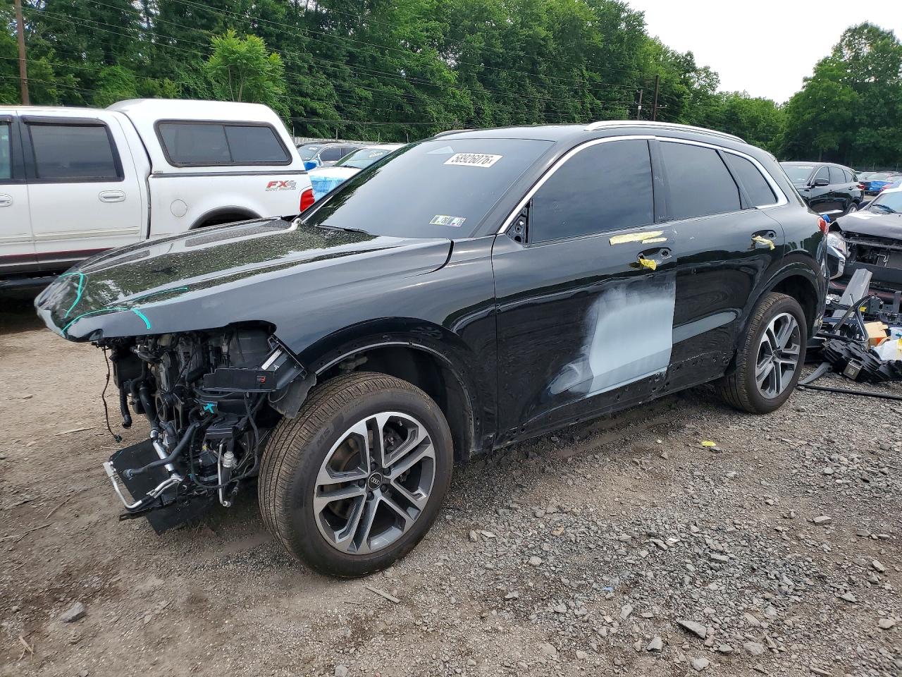 2025 Audi Q5 Premium, VIN WA11AAGUXS2039311 — Front end