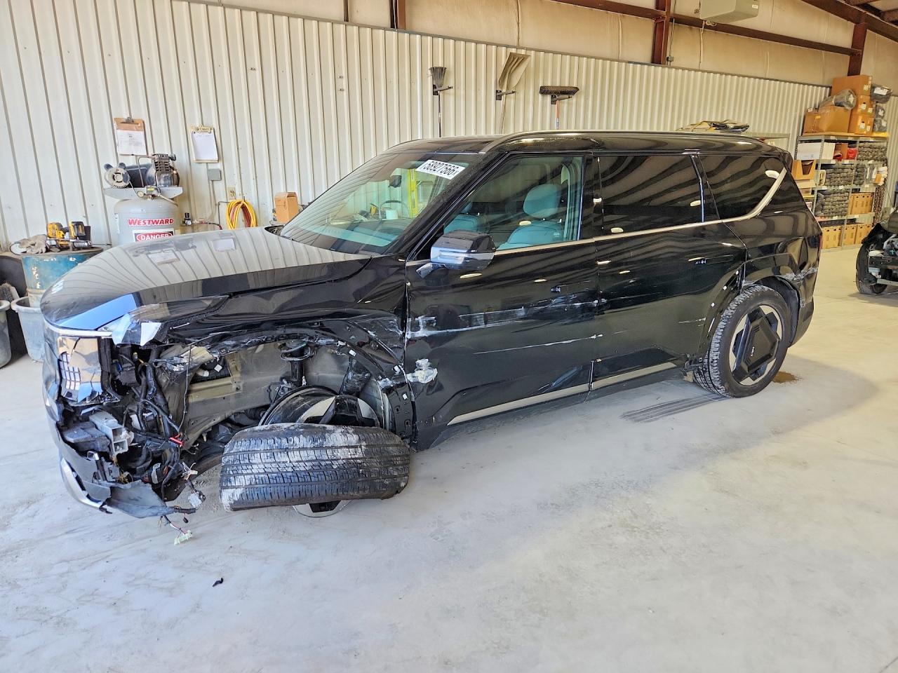 2024 Kia EV9 Land, VIN KNDADFS52R6029045 — Front end