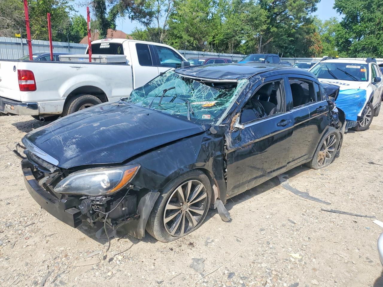 2014 Chrysler 200 Touring, VIN 1C3CCBBG5EN151666 — Auction photo 1 of 12