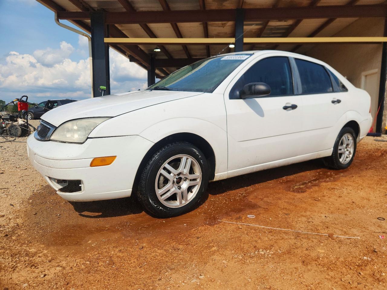 2006 Ford Focus S, VIN 1FAFP34N06W176751 — Front end