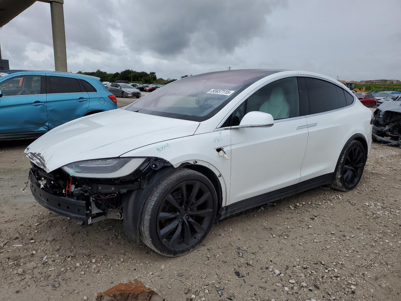 2019 Tesla Model X 75D, VIN 5YJXCBE20KF151503 — Front end