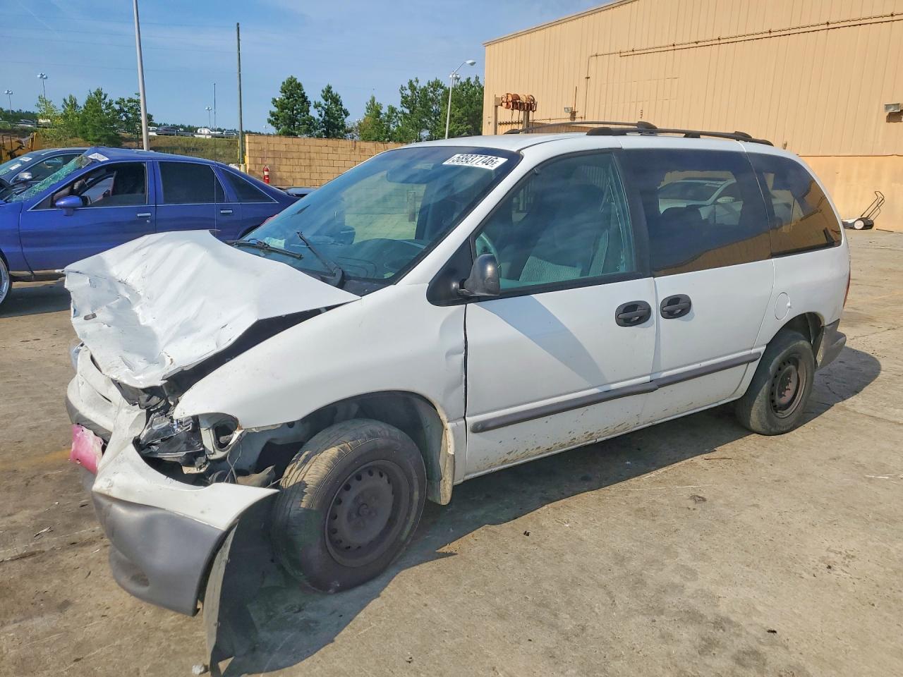 1999 Dodge Caravan, VIN 2B4FP25B0XR462213 — Front end