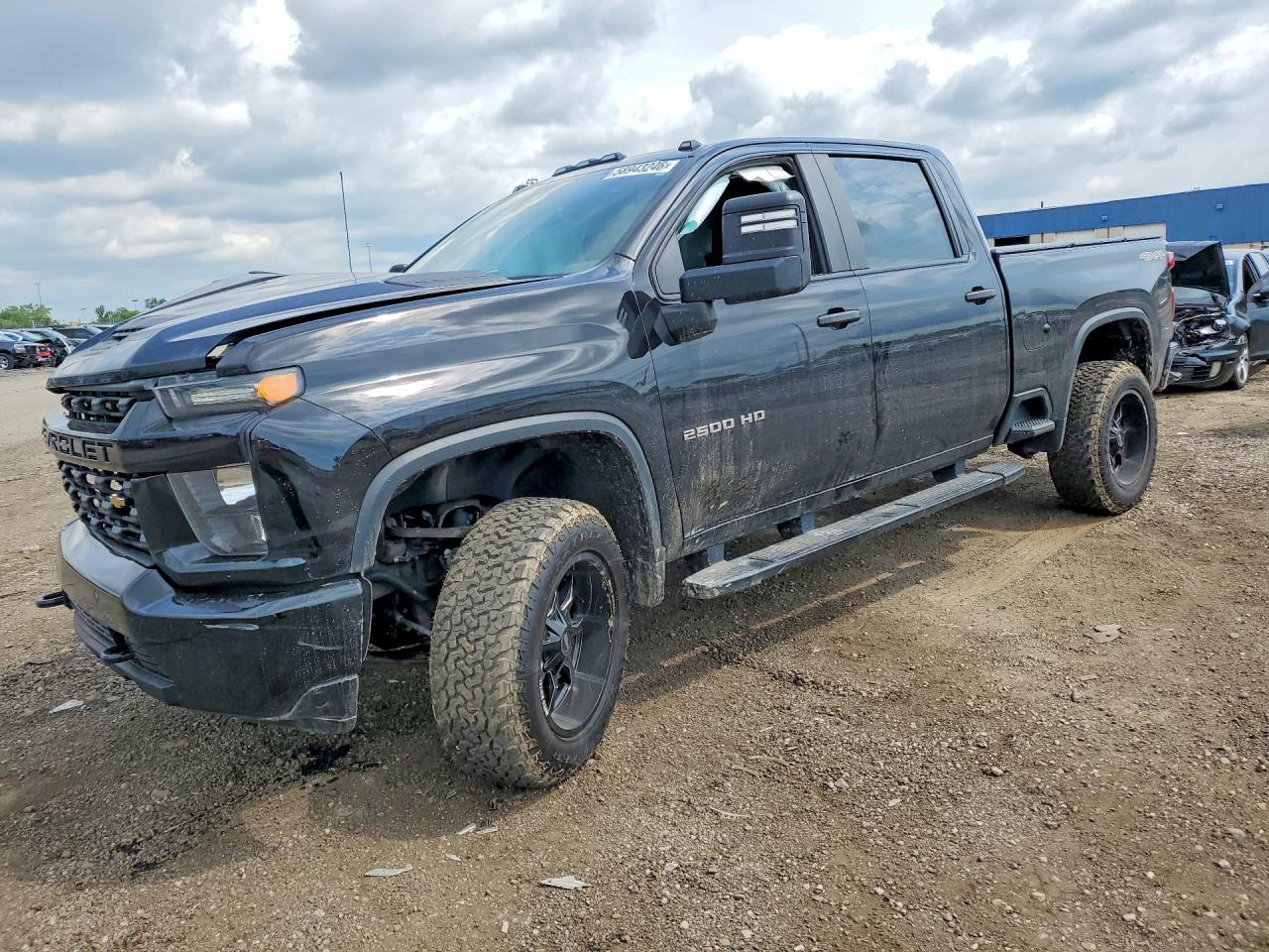 2022 Chevrolet Silverado 2500HD Custom, VIN 1GC4YME77NF132216 — Перед