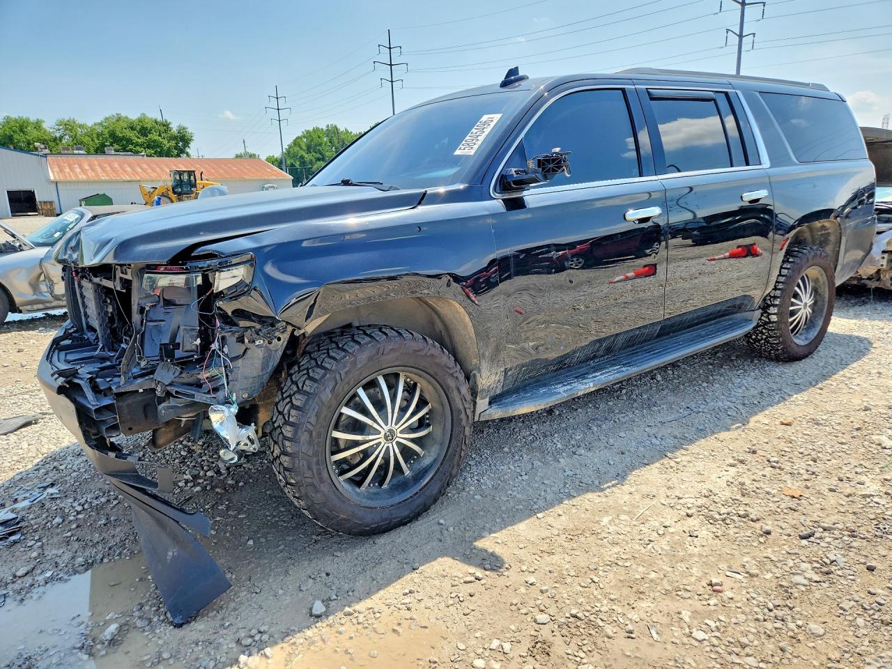 2017 Chevrolet Suburban LT, VIN 1GNSKHKC8HR154883 — Front end