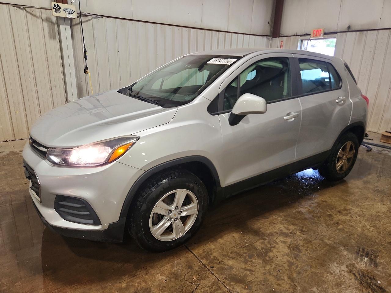2018 Chevrolet Trax LS, VIN KL7CJNSB0JB605936 — Side