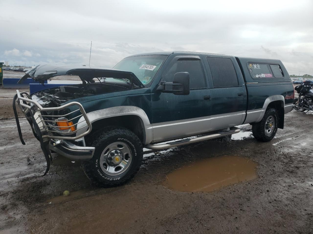2000 Chevrolet K2500, VIN 1GCGK23R6YF471934 — Front end