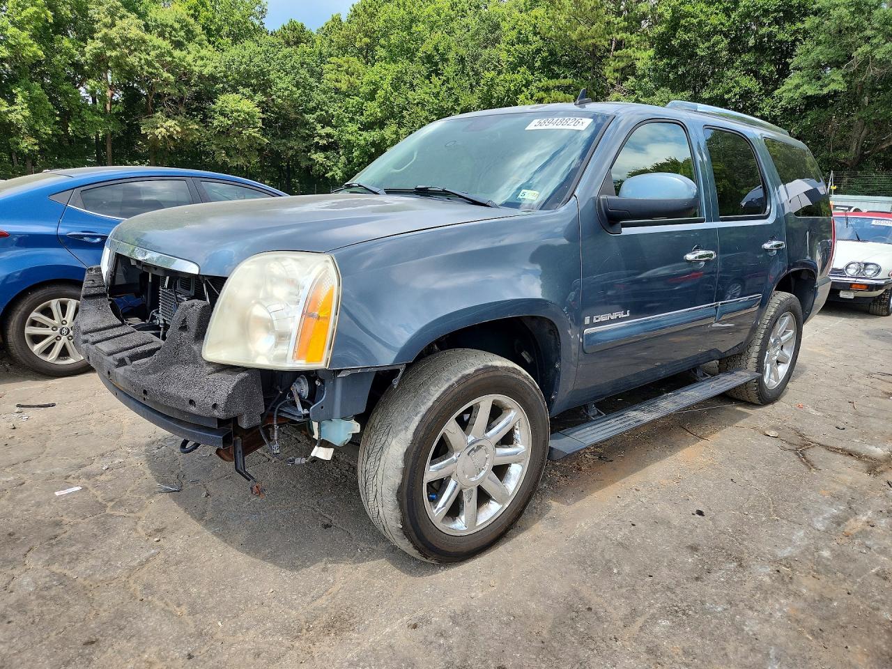 2007 GMC Yukon Denali, VIN 1GKFK63837J355780 — Front end