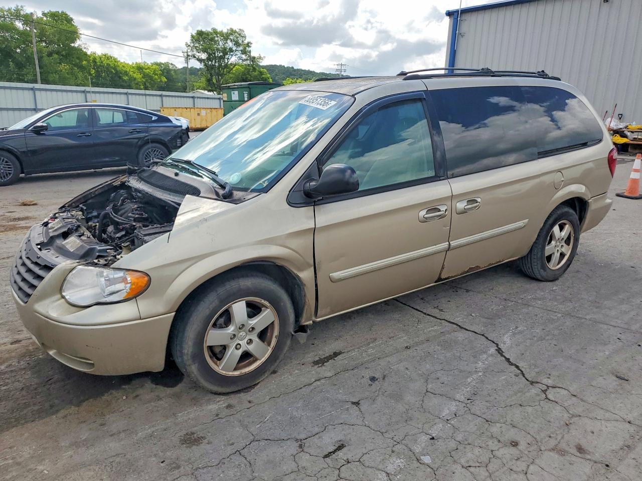 2005 Chrysler Town & Country Touring, VIN 2C4GP54L85R499669 — Engine fire