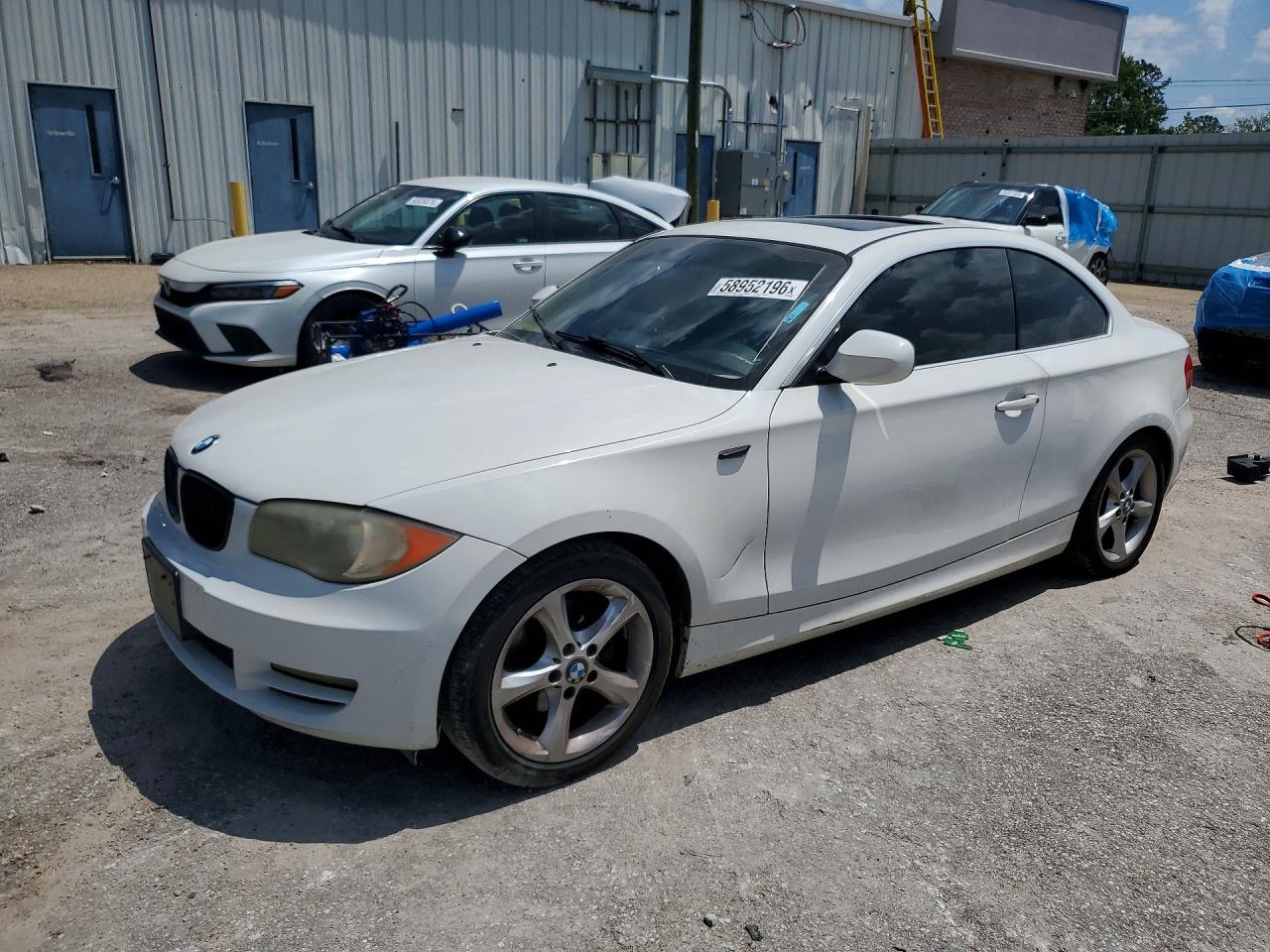 2011 BMW 1 Series 128i, VIN WBAUP9C55BVL90282 — Rear end