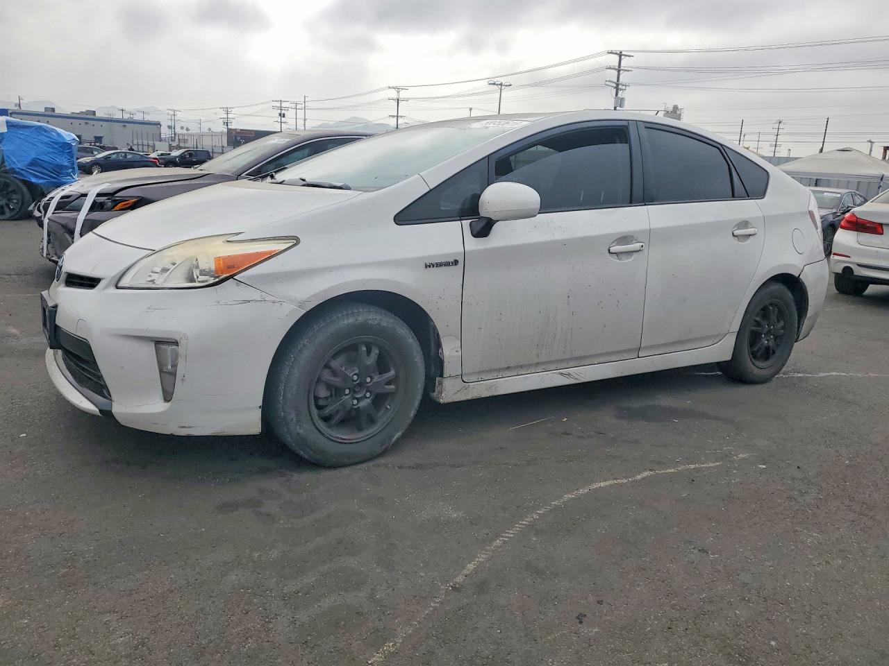 2014 Toyota Prius Three, VIN JTDKN3DU5E0390917 — Minor dents and scratches