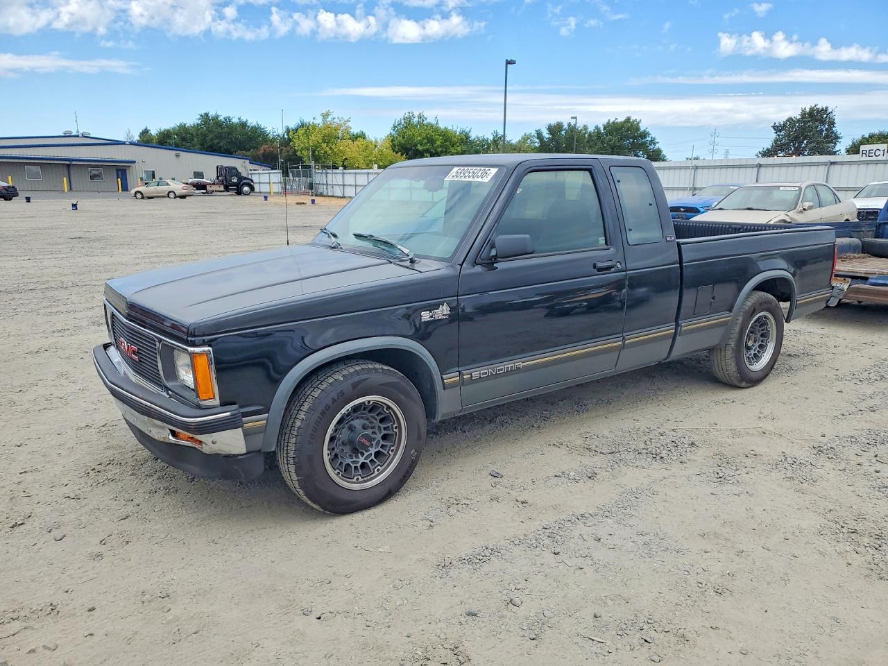 1993 GMC Sonoma SLS, VIN 1GTCS19W9P0516002 — Side