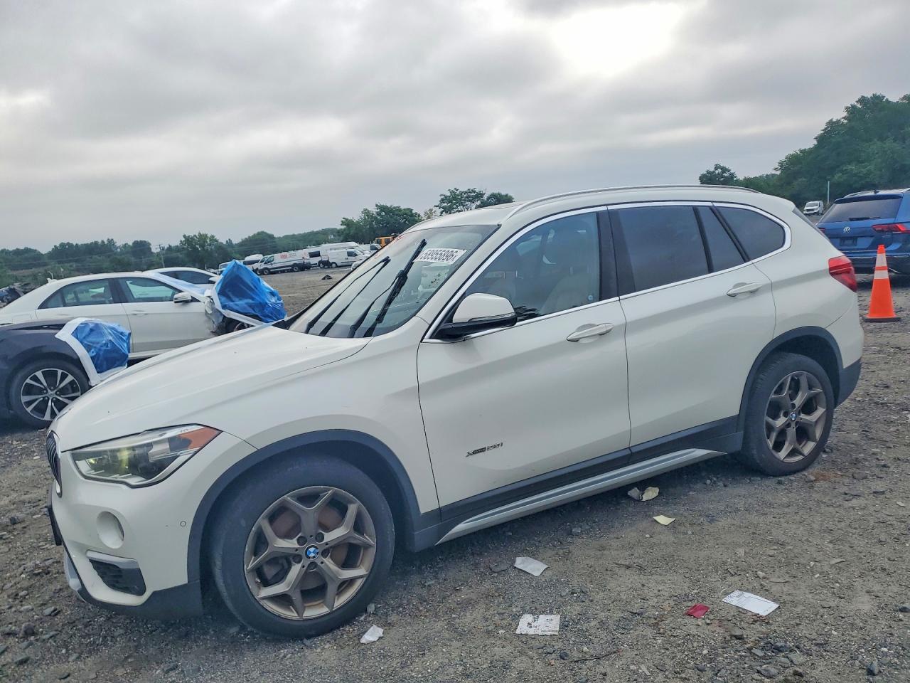 2016 BMW X1 xDrive28i, VIN WBXHT3Z32G4A48942 — Мелкие вмятины и царапины