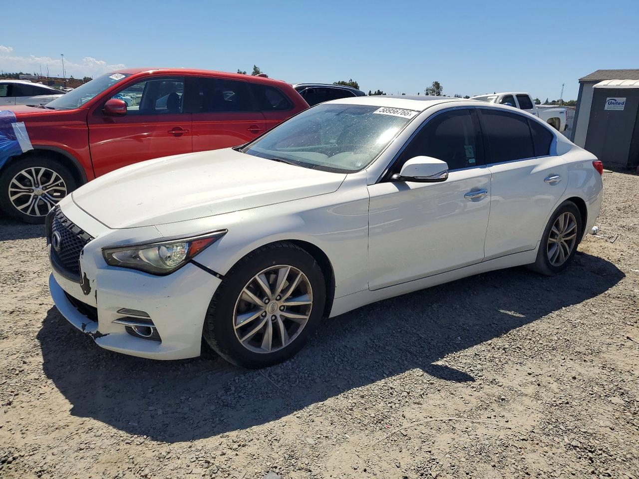 2015 Infiniti Q50 Premium, VIN JN1BV7AP6FM345231 — Front end