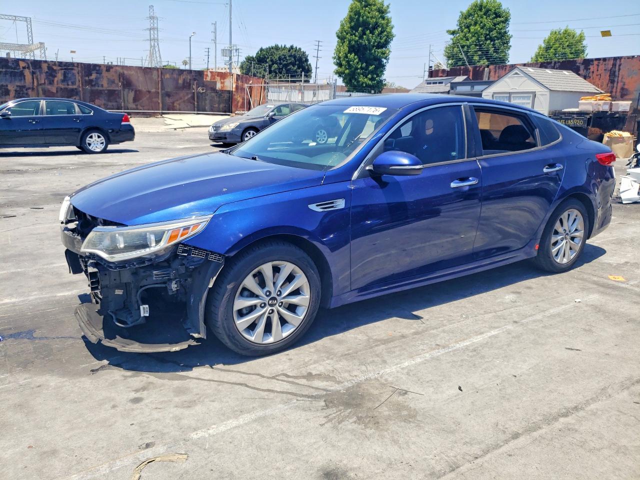 2017 Kia Optima EX, VIN 5XXGU4L32HG127987 — Front end