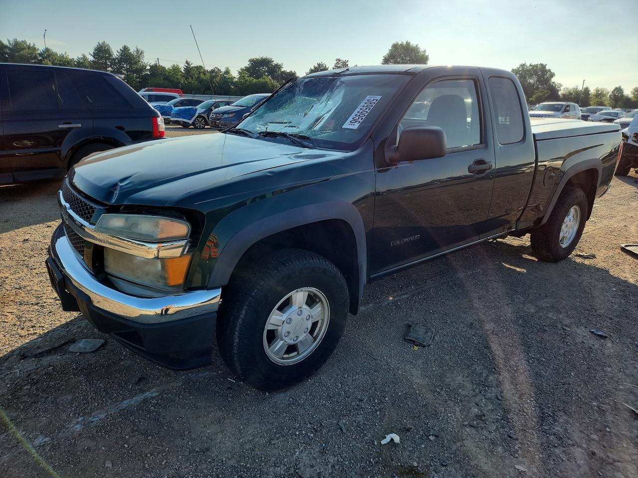 2004 Chevrolet Colorado LS Z71, VIN 1GCDT196648146481 — Front end