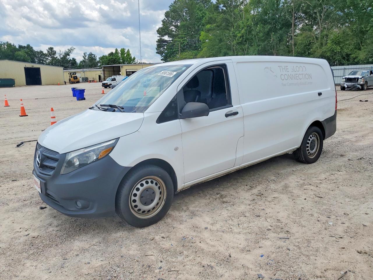2022 Mercedes-Benz Metris Cargo, VIN W1YV0CEY3N3963305 — Мелкие вмятины и царапины