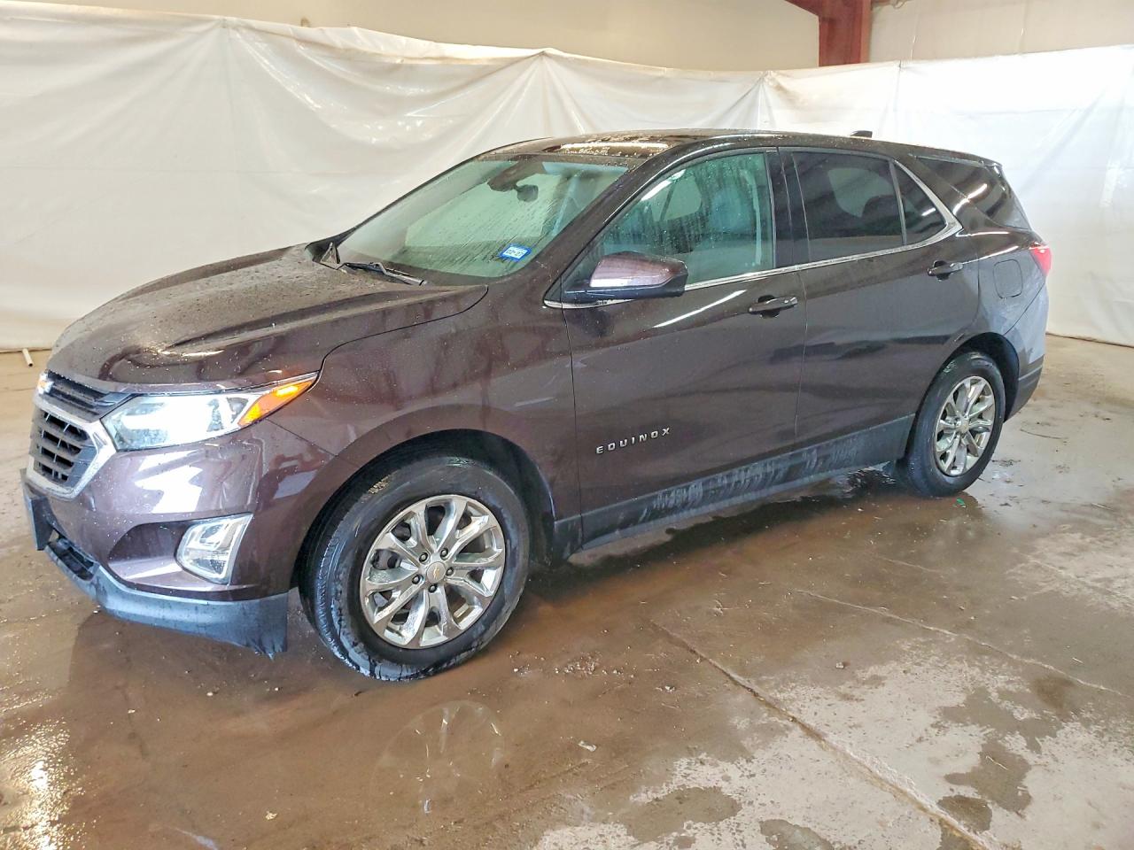 2020 Chevrolet Equinox LT, VIN 2GNAXKEV8L6102827 — Minor dents and scratches