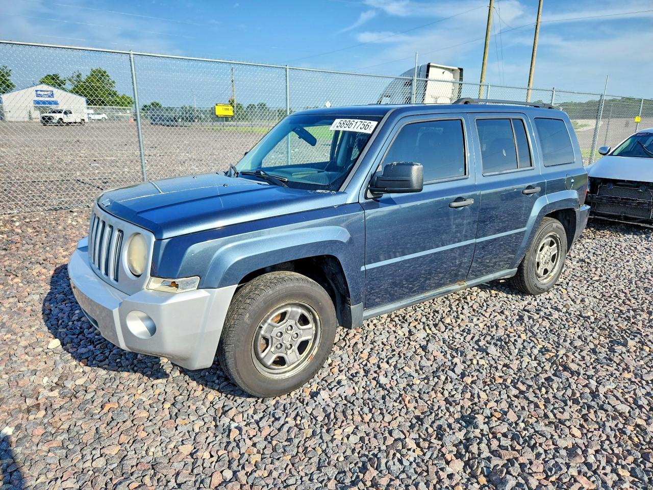 2008 Jeep Patriot Sport, VIN 1J8FF28W28D512000 — Бок