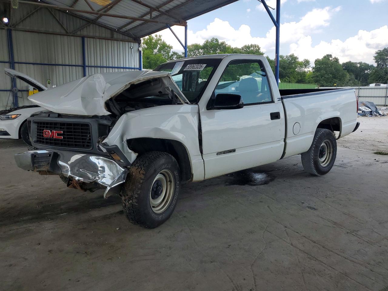 1996 GMC Sierra 1500, VIN 1GTEC14W3TZ527080 — Перед