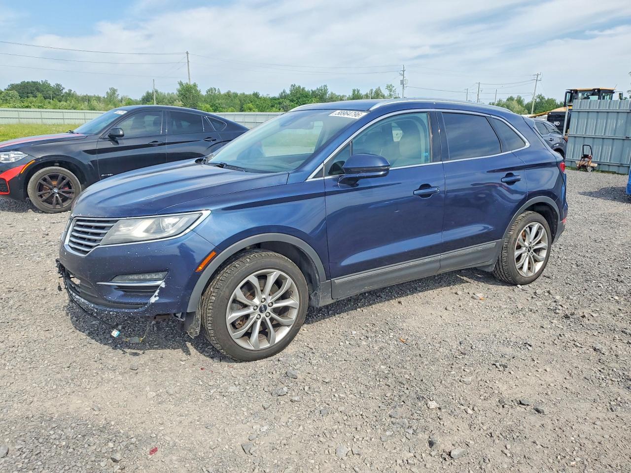 2017 Lincoln MKC Select, VIN 5LMCJ2D98HUL71273 — Front end